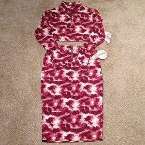 NWT Ladies Feathers Burgundy Tye-Dye 2pc Set M